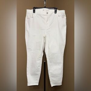 NWOT OLD NAVY Denim White Womens Jeans. Size 20L.